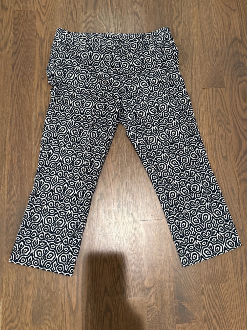 J. Crew Printed Crop Pants in blue Black & White size 8 summer - Picture 7 of 8